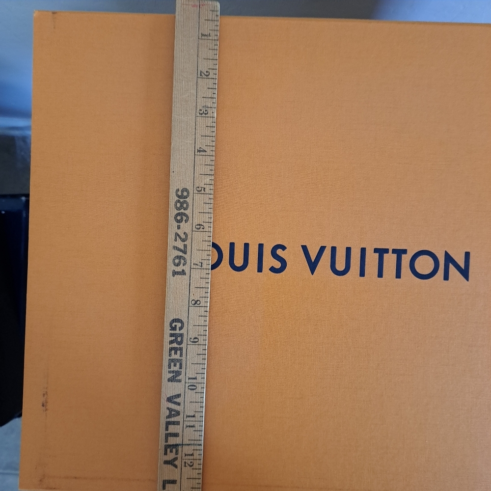 Extremely Large Louis Vuitton Magnetic Flap Lift Box (Empty) - Picture 15 of 16
